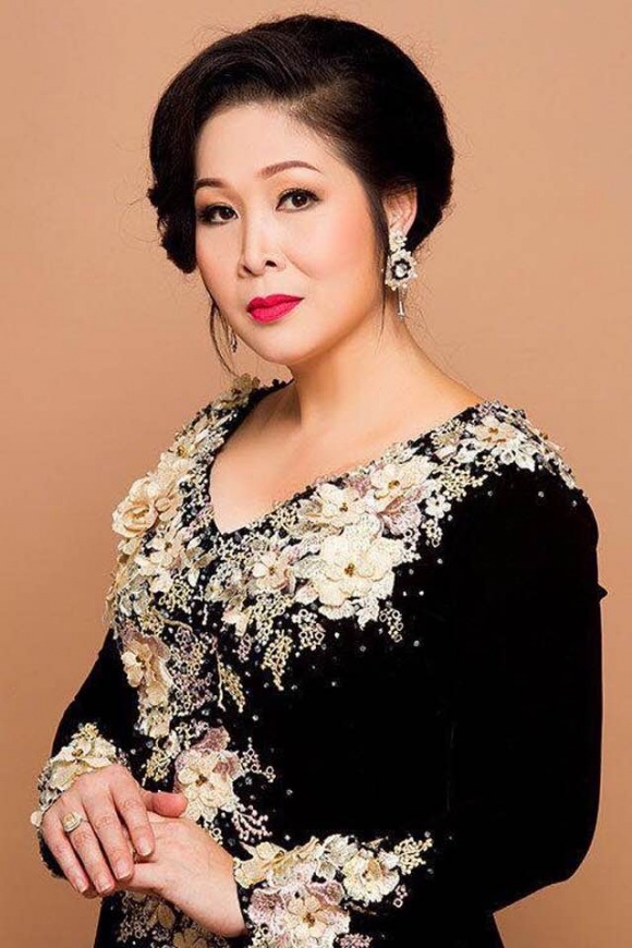 sao viet noi gi khi nghe si hong van dong cua san khau kich sau 2 nam thua lo