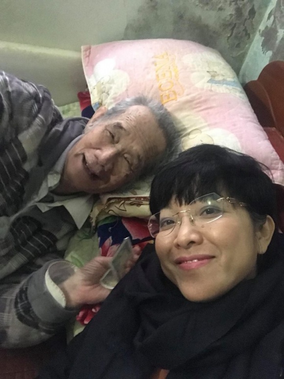 sao viet gui loi chia buon khi bo mc thao van qua doi