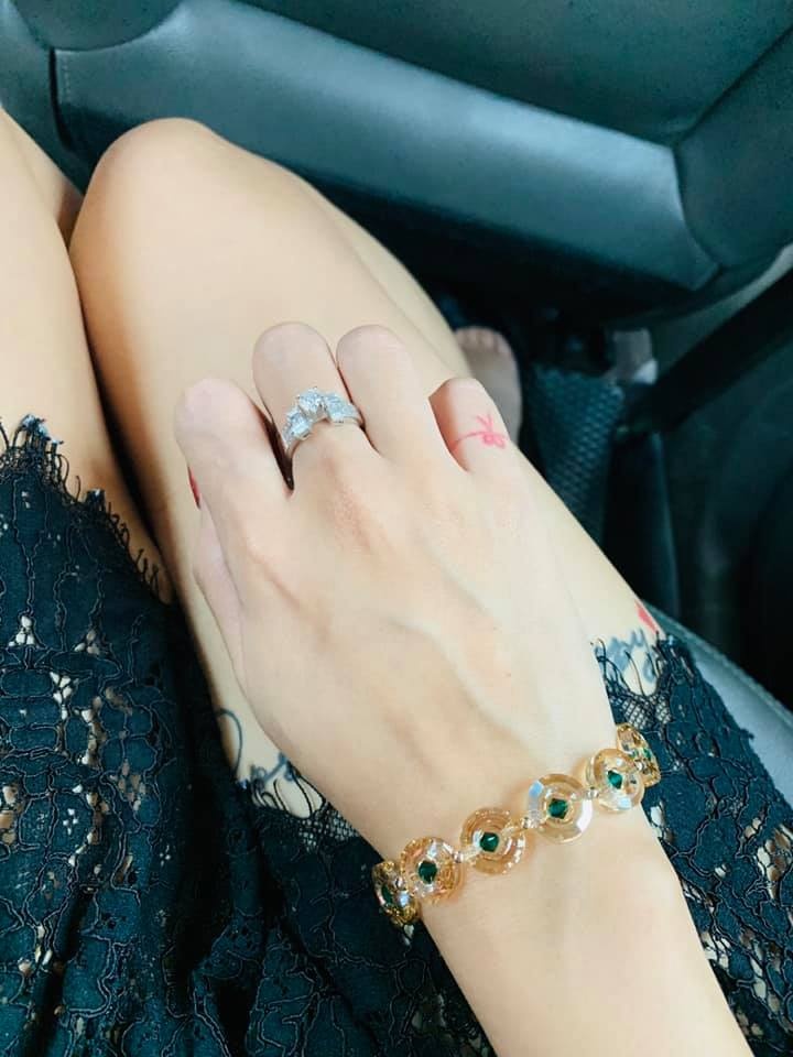ngay via than tai 2019 cua sao viet nguoi xep hang tu sang som de mua vang nguoi khai truong cong ty