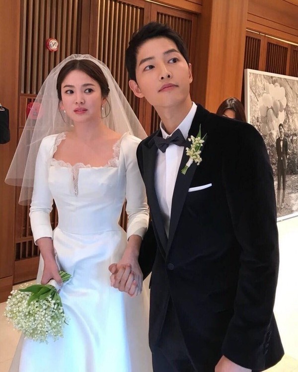 Báo Trung tiết lộ 'kẻ thứ ba' xen giữa Song Hye Kyo và Song Joong Ki bao trung tiet lo ke thu ba xen giua song hye kyo va song joong ki