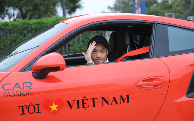 dam thu trang sanh doi tinh cam ben cuong do la trong sieu xe bac ti