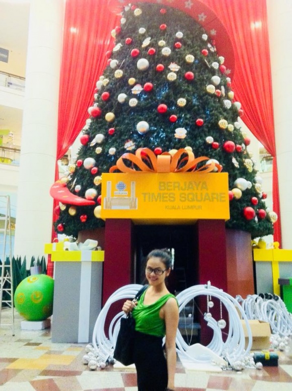 cuoc song cua dien vien xuan thuy co gai xau xi ra sao gan 4 nam ket hon voi chong tay