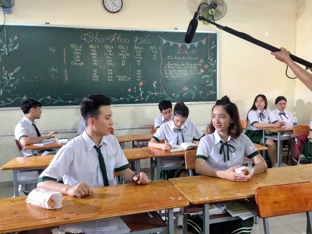 gia linh vi yeu ma den hoang phi da tranh thu chuan bi qua va tang minh truoc ngay 83