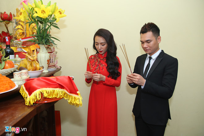 khac viet va vi hon the dj nong bong to chuc dam hoi