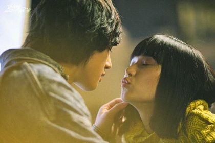 Tiến Vũ 'Tháng năm rực rỡ': 'Cảnh Đông Hồ hôn Tuyết Anh, tụi mình phải làm lại… 5 lần' tien vu thang nam ruc ro canh dong ho hon tuyet anh tui minh phai lam lai 5 lan