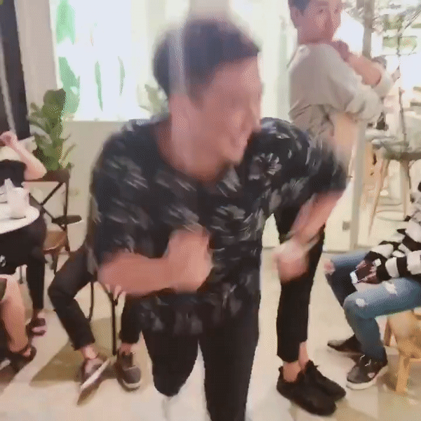 hari won cuoi khoai chi khi ong xa tran thanh phai tra gia vi an