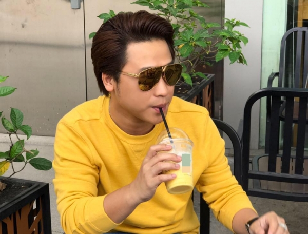 trong luc hoa minzy dang luu dien tai uc ban trai o nha cong khai goi la vo