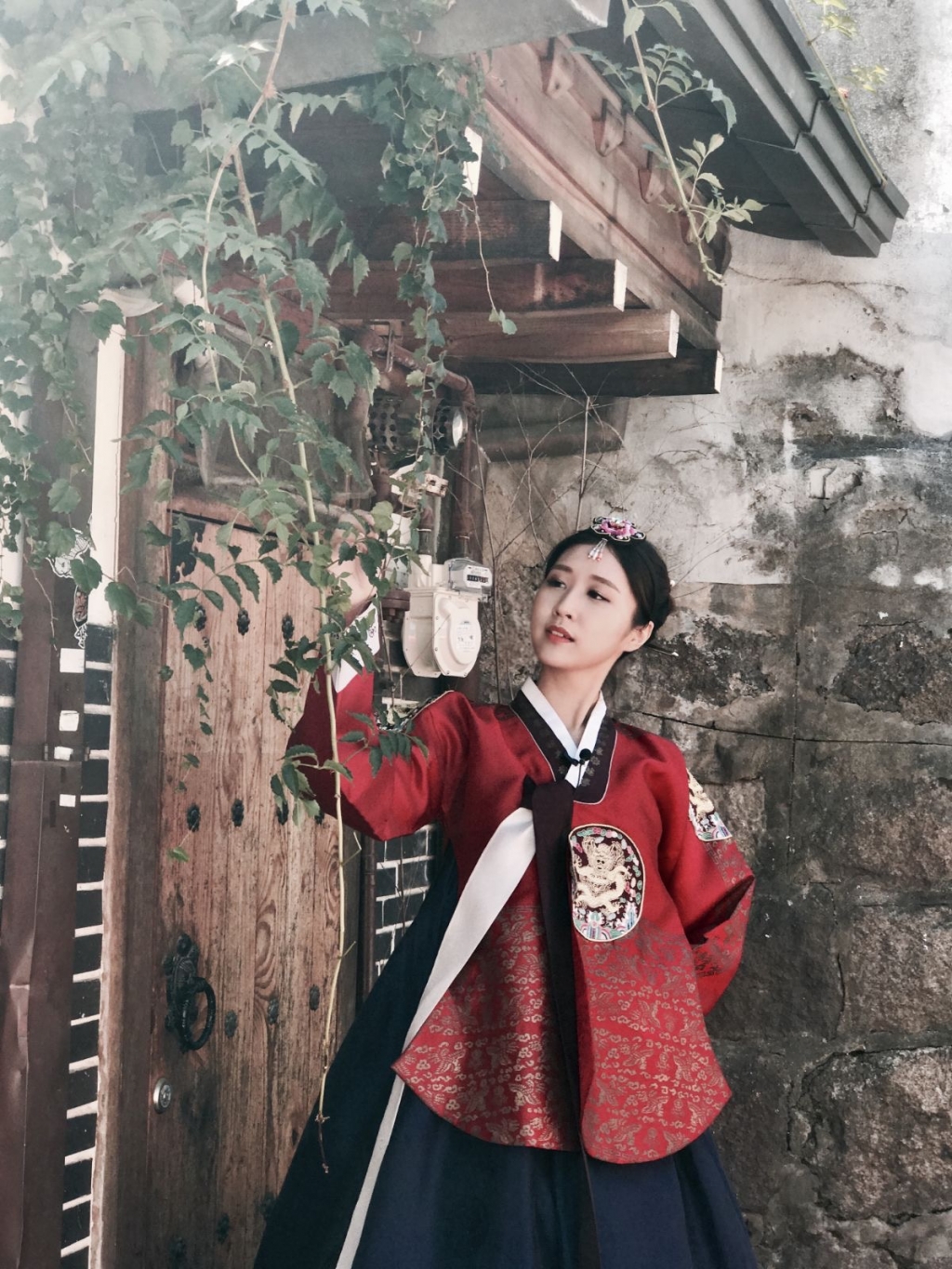 shin jin ju giai dieu chung doi va hanh trinh ghi dau an trong long khan gia viet