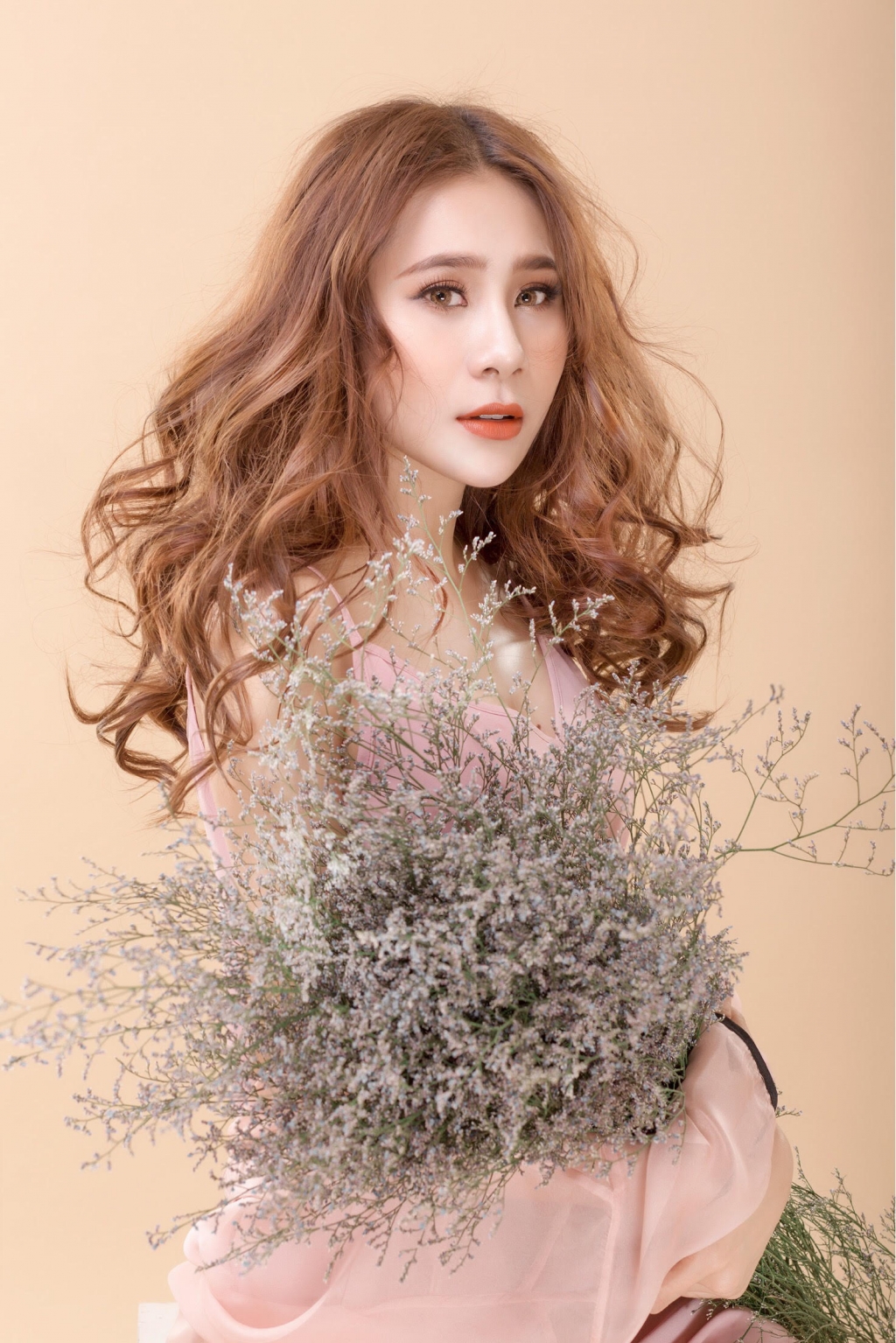 ho bich tram he lo hau truong khong the quen cua canh cat sim dien thoai trong biet doi 1 0 2 tap 12