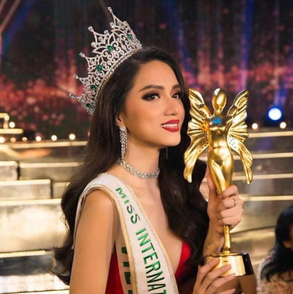 gio doi chieu cung khong bang nhung cu lat doi vai ngoan muc cua sao viet