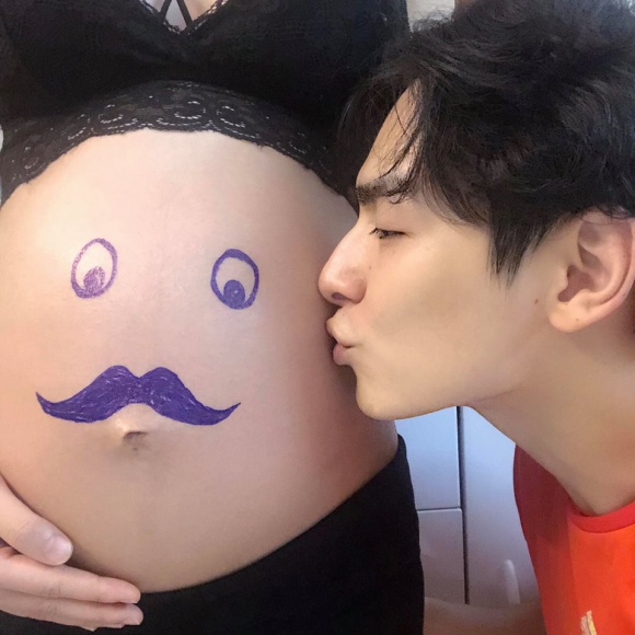sau thoi gian up mo chung huyen thanh khoe bung bau va tiet lo gioi tinh thai nhi