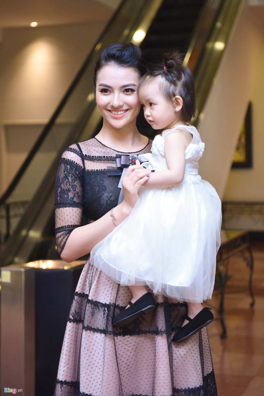 tiec cuoi lang man cua khac viet va vo dj