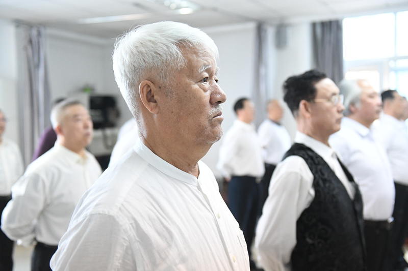 ben trong lo luyen nguoi mau cao tuoi