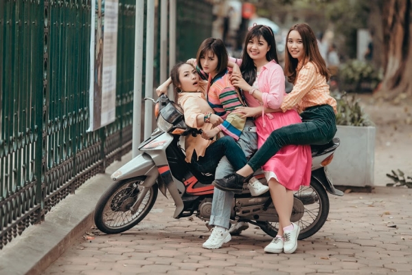 hoi ban than cover nhom ngua hoang thang nam ruc ro gay sot vi qua giong