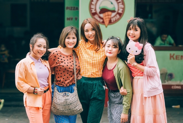 hoi ban than cover nhom ngua hoang thang nam ruc ro gay sot vi qua giong