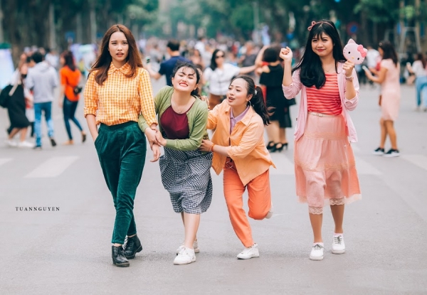 hoi ban than cover nhom ngua hoang thang nam ruc ro gay sot vi qua giong