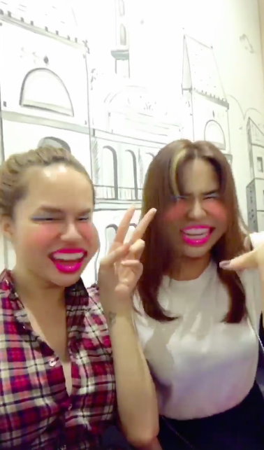 cuoi ngat truoc clip tu dim cua hoa hau huong giang va cong chua hoa dam but hoa minzy
