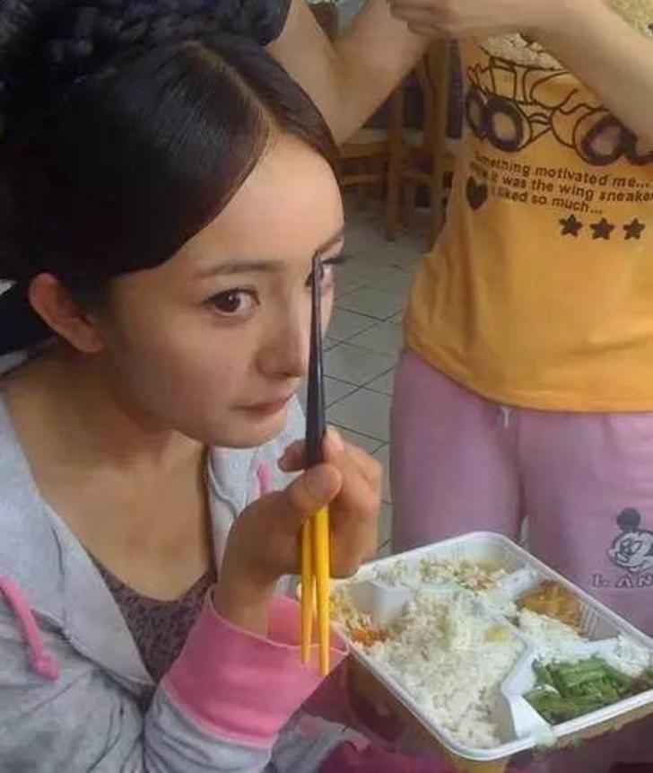 bua com tam bo tiet lo noi co cuc dang sau ve hao nhoang cua sao hoa ngu