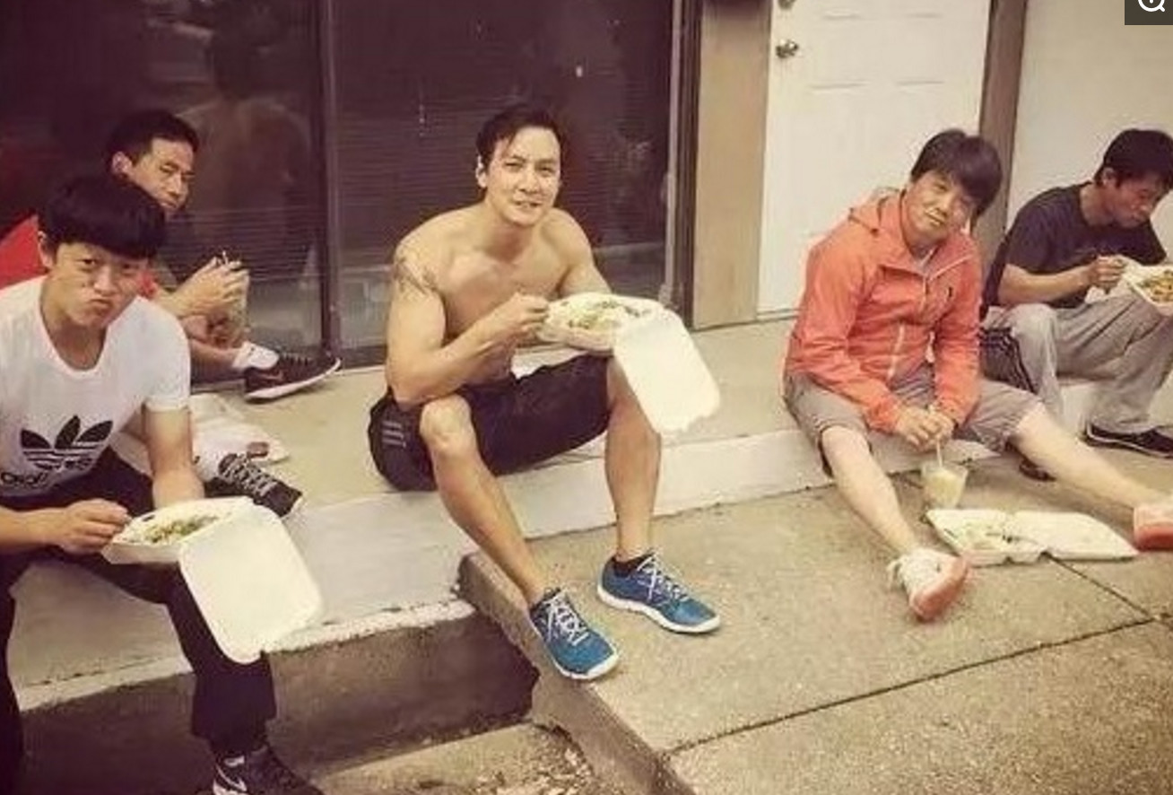 bua com tam bo tiet lo noi co cuc dang sau ve hao nhoang cua sao hoa ngu