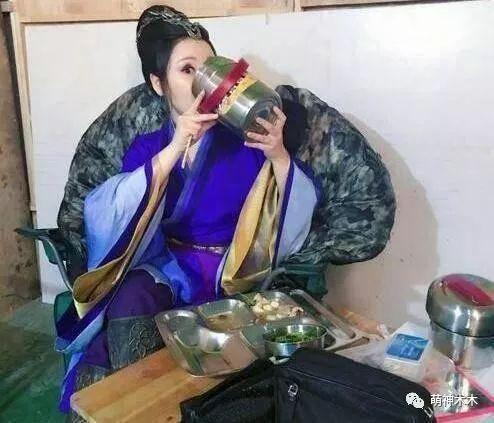 bua com tam bo tiet lo noi co cuc dang sau ve hao nhoang cua sao hoa ngu