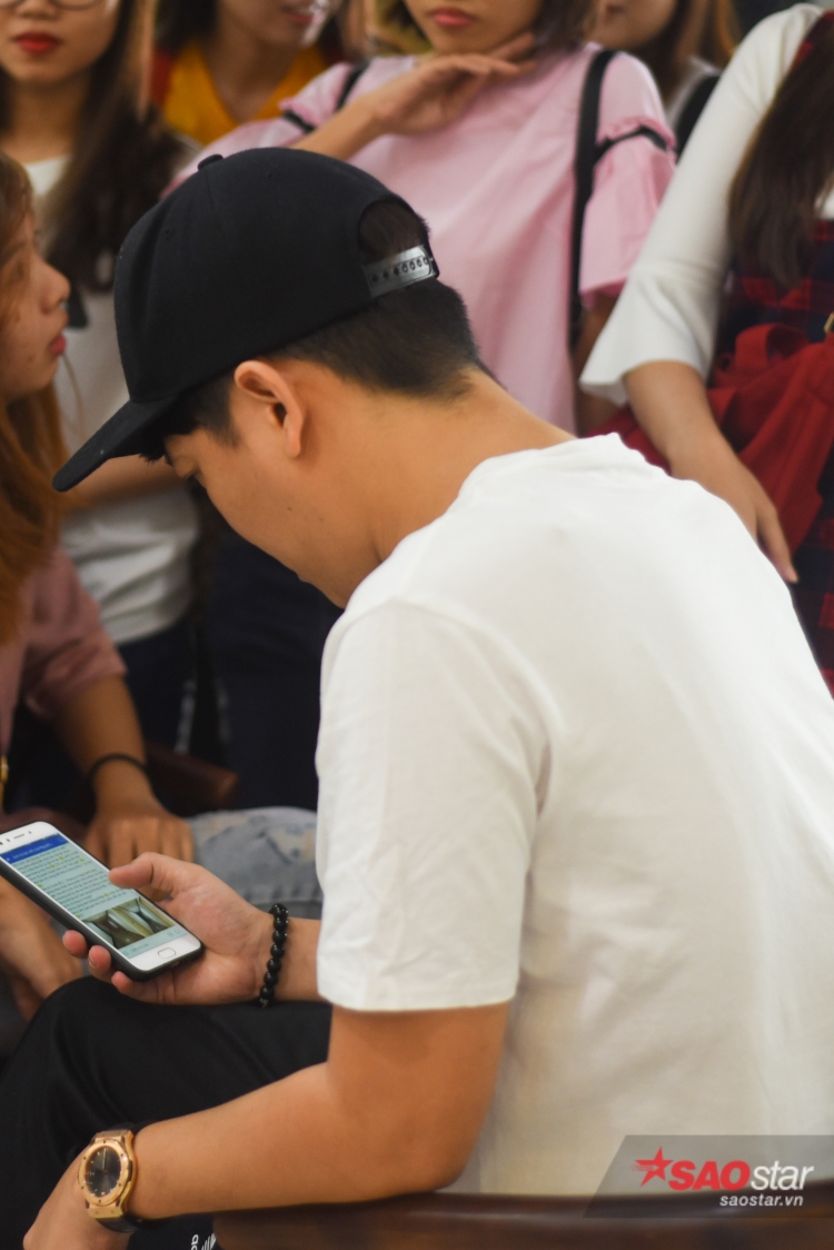 truong giang that than ngoi xem clip nam em den nha tang hoa nhan dip sinh nhat
