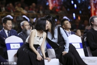 6 cap chi em quyen luc cua lang giai tri hoa han