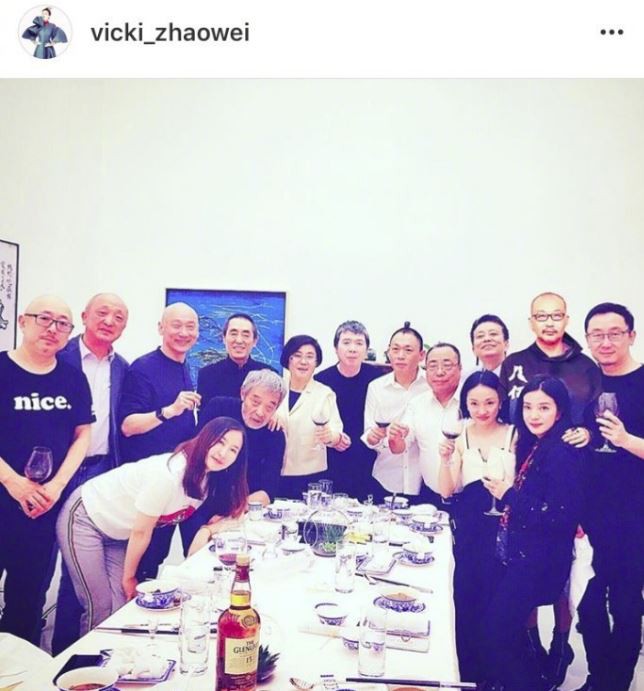 trieu vy chau tan bong nhien than thiet sau 10 nam cach mat nhau