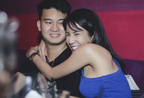 he lo thiep cuoi tinh te cua diep lam anh va ban trai thieu gia