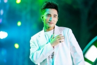 ro nghi van nha phuong va song luan la cap doi chinh cua hau due mat troi ban viet