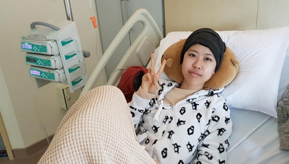 Đạo diễn 'Những ngọn nến trong đêm' chia sẻ tình trạng sức khỏe của con gái sau 7 tháng chiến đấu với bệnh ung thư máu dao dien nhung ngon nen trong dem chia se tinh trang suc khoe cua con gai sau 7 thang chien dau voi benh ung thu mau