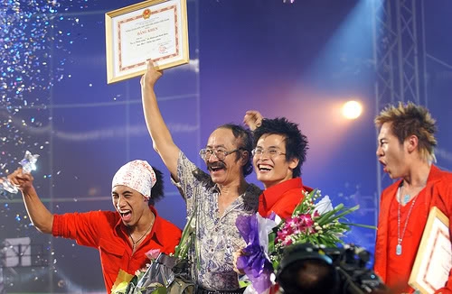 truoc khi bi to ga tinh pham anh khoa la nam nghe si co hinh anh dep trong mat nguoi ham mo