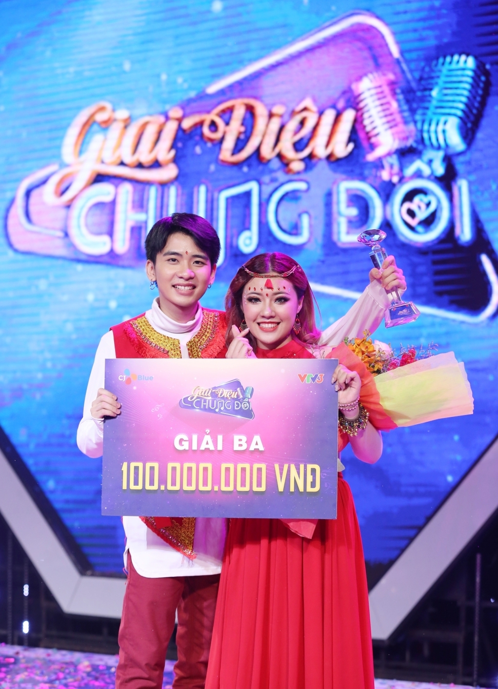 duy ngoc thu thuy xuat sac tro thanh quan quan giai dieu chung doi mua dau tien