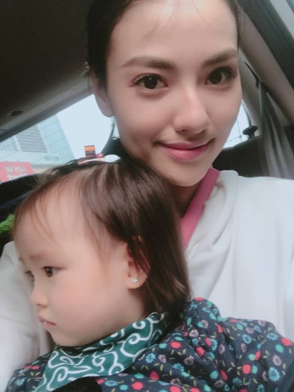 hong que chia se ve cha cua con gai nguoi ta phu me con toi thi co song trong phu quy cung lui tan