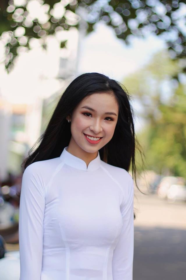 nu sinh phu quoc khoe ve dep trong veo thuot tha voi ta ao dai tinh khoi