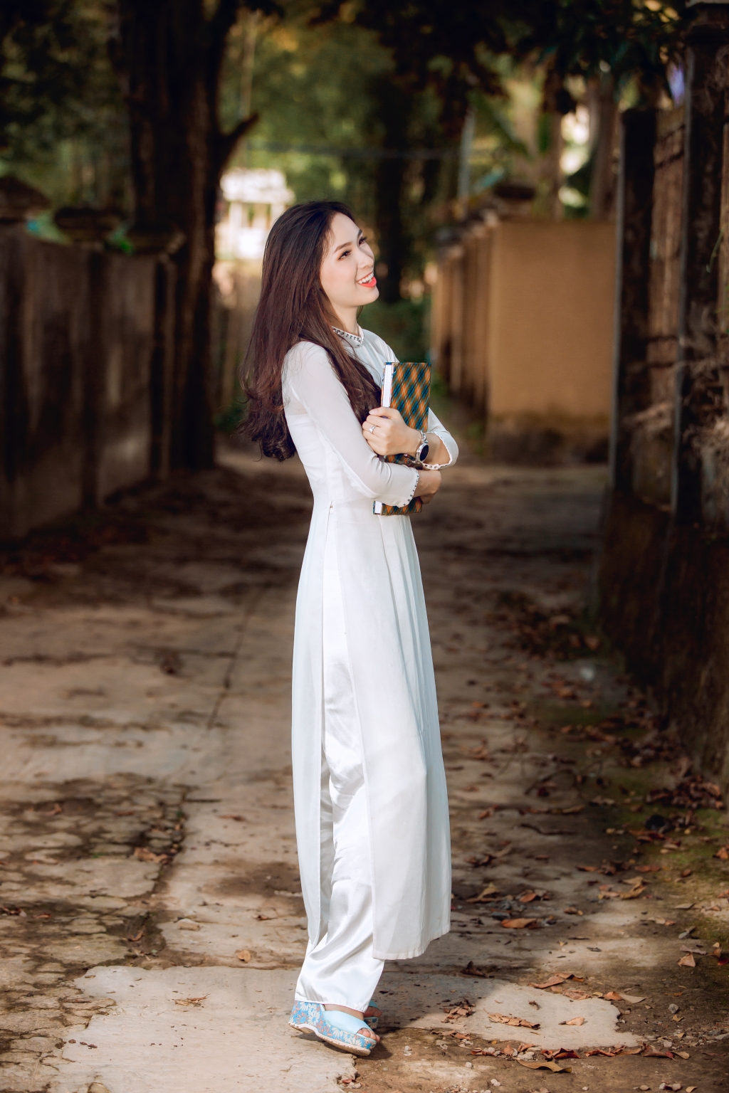 nu sinh phu quoc khoe ve dep trong veo thuot tha voi ta ao dai tinh khoi