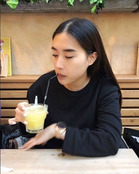 chan dung co gai duoc cho la ban gai moi cua dien vien huynh anh