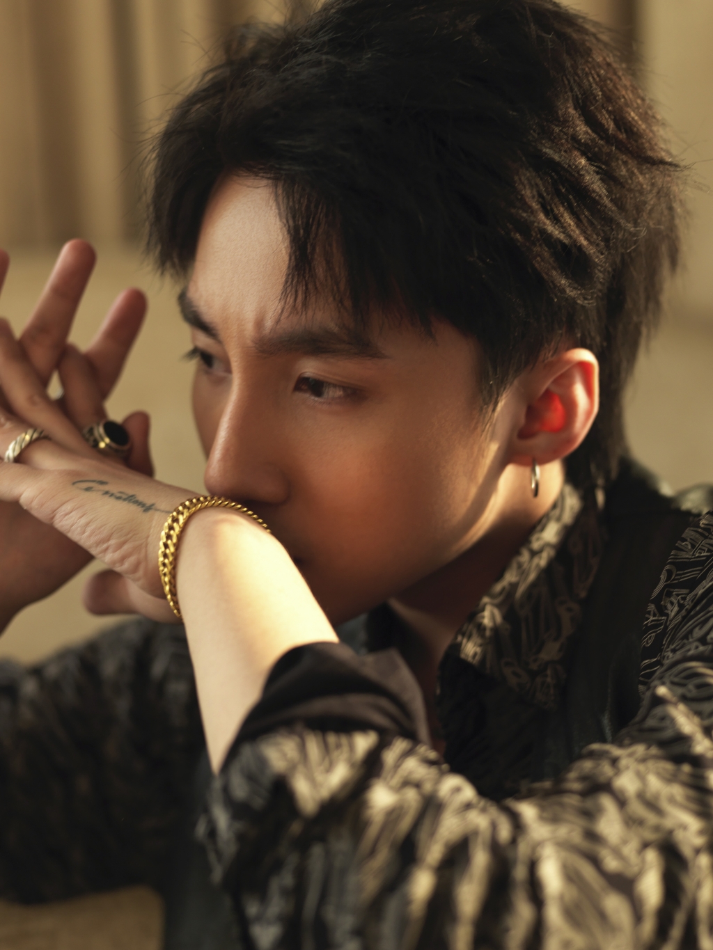 nhung ly do khien khan gia phai mon moi don cho mv moi cua son tung m tp