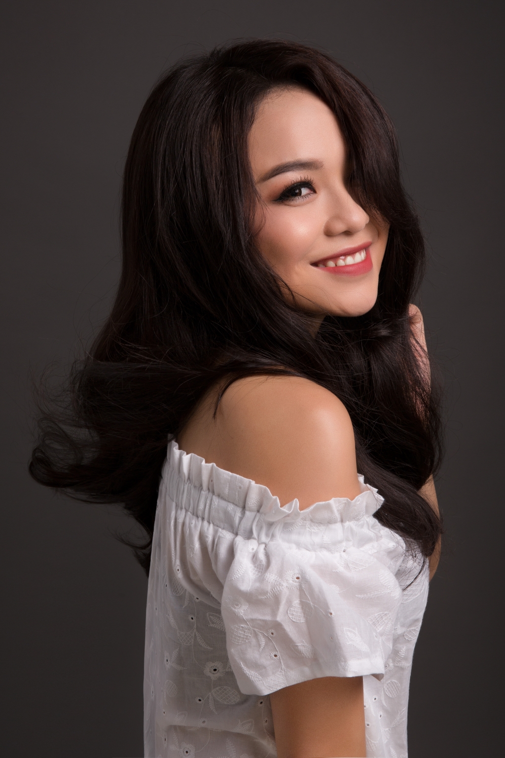 Thái Trinh: 'Quang Đăng là một chàng trai tuy lớn người nhưng vẫn vô cùng trẻ con' thai trinh quang dang la mot chang trai tuy lon nguoi nhung van vo cung tre con