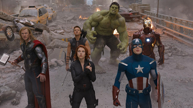 dan sao bom tan avengers cung xam hinh giong nhau