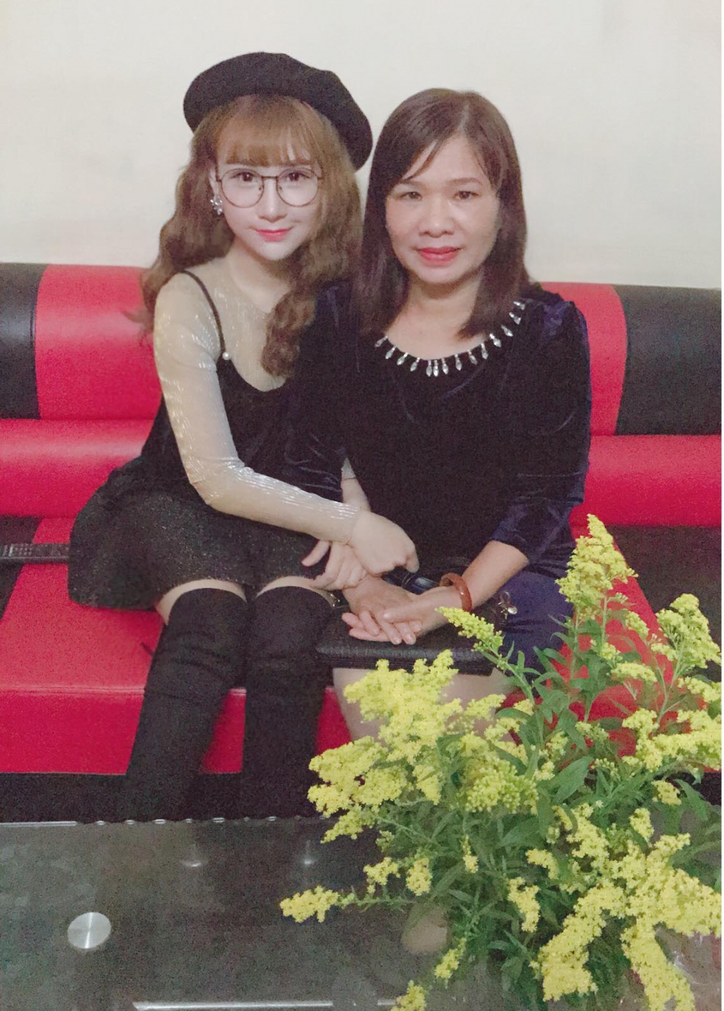 yen tatoo me tung phai di vay tien hang xom de lo cho con gai