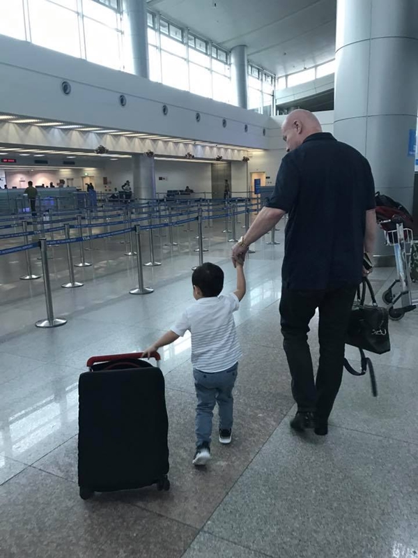 rung tim voi hinh anh khau khinh va tinh nghich cua con trai thu minh