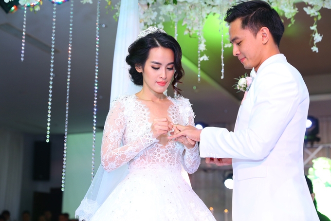 neu nghi ngo ve tinh yeu showbiz hay cu nhin vao nhung cap doi nay