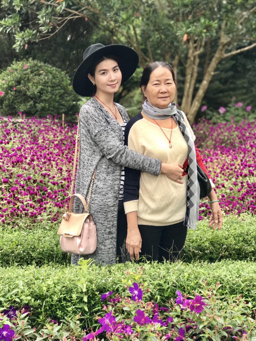 Diễn viên Kha Ly khoe mẹ chồng: 'Tôi năn nỉ lắm, mẹ mới cho rửa chén' dien vien kha ly khoe me chong toi nan ni lam me moi cho rua chen