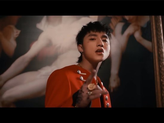httpvietnamnetvnvngiai trithoi trangcan canh loat hang hieu tien ty cua son tung trong mv chay ngay di 450728html