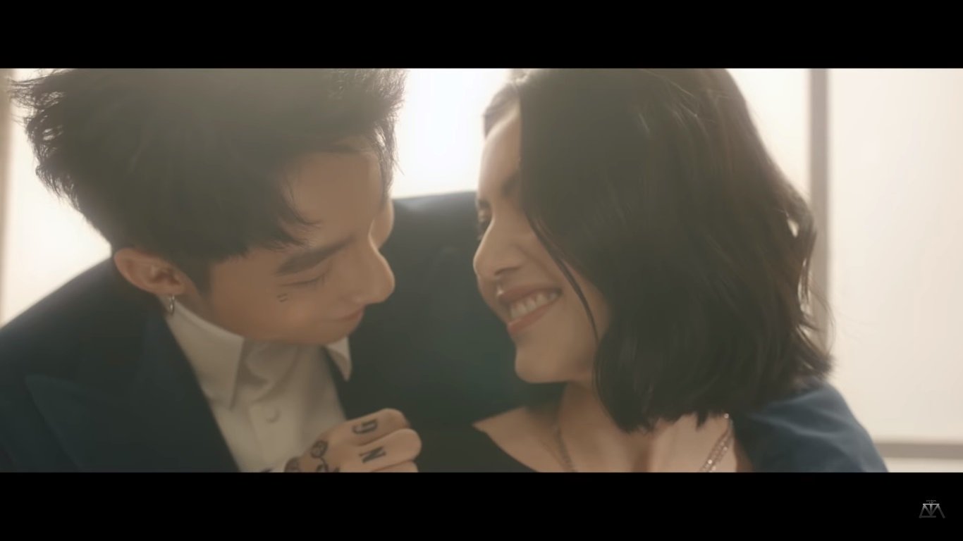 httpvietnamnetvnvngiai trithoi trangcan canh loat hang hieu tien ty cua son tung trong mv chay ngay di 450728html