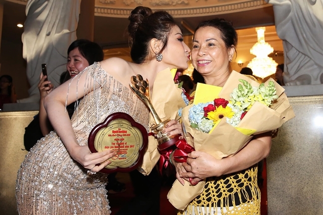 Sao Việt chia sẻ về những hi sinh thầm lặng của mẹ sao viet chia se ve nhung hi sinh tham lang cua me