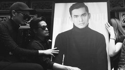 Hoa hậu H'Hen Niê ngồi xe tang đưa tiễn stylist Mì Gói về nơi an nghỉ