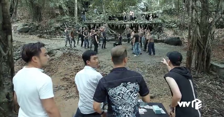 khan gia phat hien dieu bi an sau khi xem xong tap 1 nguoi phan xu tien truyen