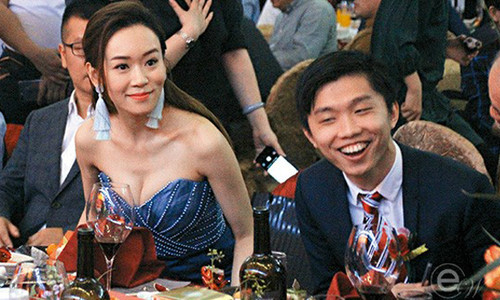 hoa hau hong kong lam quan bar du tiec thac loan vi dau nen noi