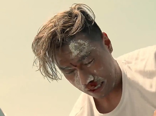 nguoi phan xu tien truyen gay tranh cai dao dien khai anh len tieng